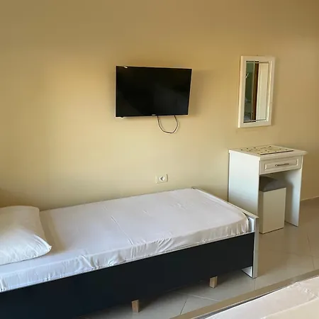 Honey Sarandë