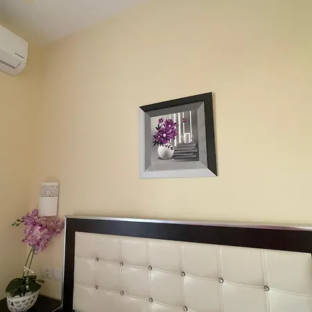 Gasthuis Honey Sarandë