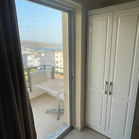 Honey Sarandë
