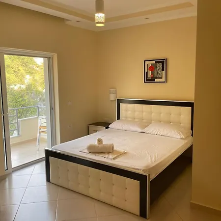 Honey Gasthuis Sarandë