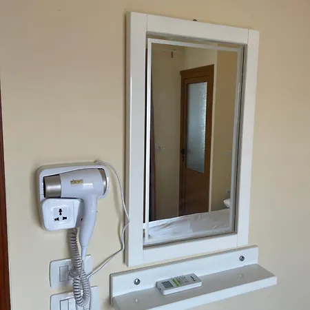 Gasthuis Honey Sarandë