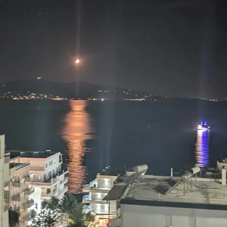 Honey 招待所 Sarandë