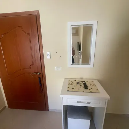 Honey Sarandë